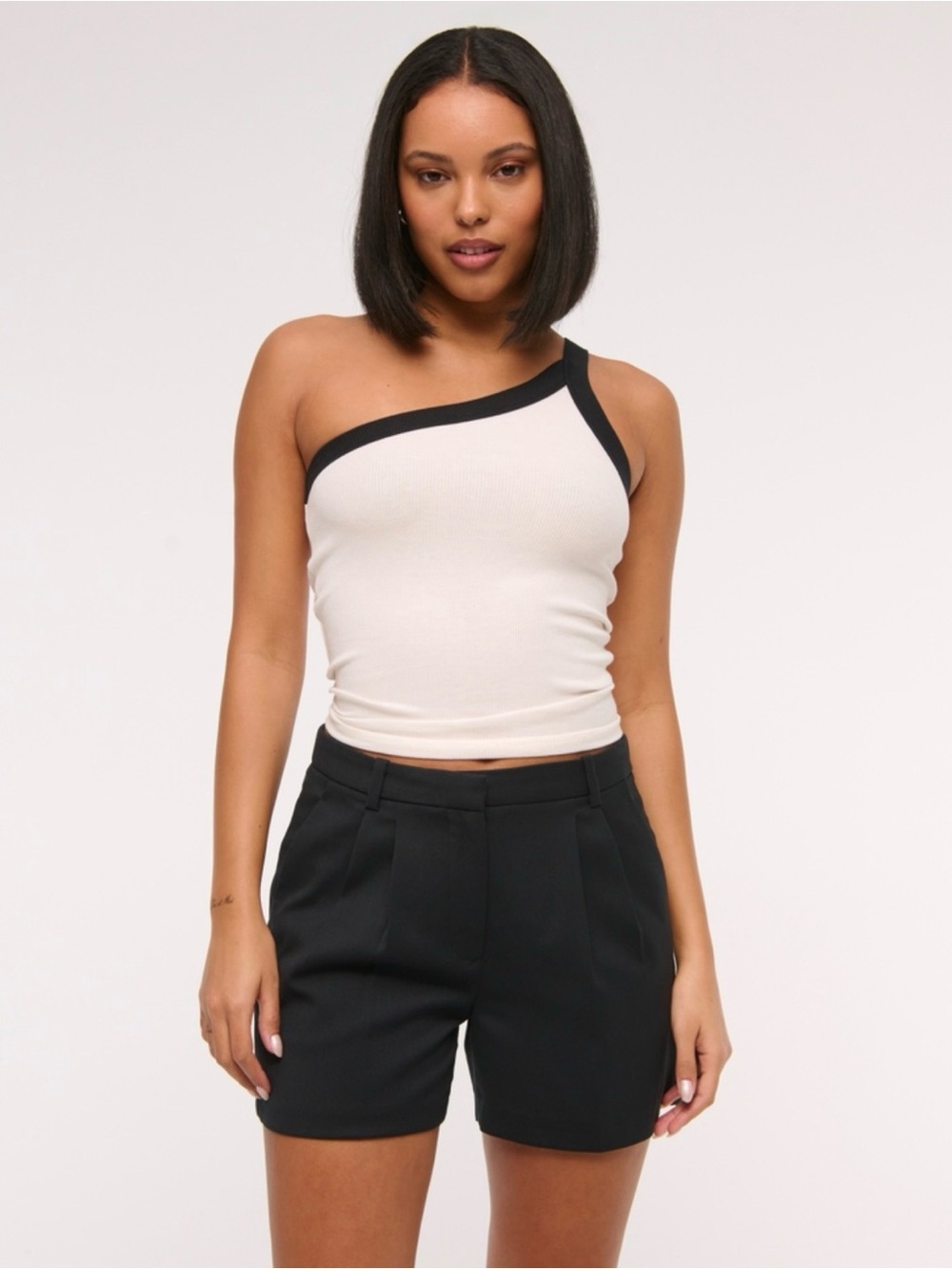 Abercrombie & Fitch Curve Love Tailored Sloan Shorts - Picture 2 of 4